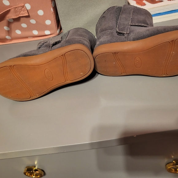 Toddler Uggs - Picture 2 of 4
